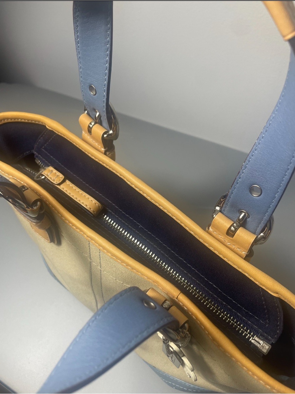 COACH Vintage Soho Hampton Mini Daisy Tote w/COA - Picture 8 of 12